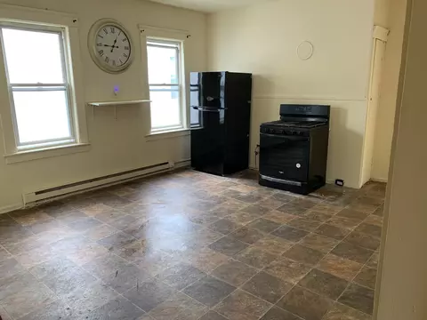 Living - 4 Mott St, Worcester, MA 01604 photo 2 of 9