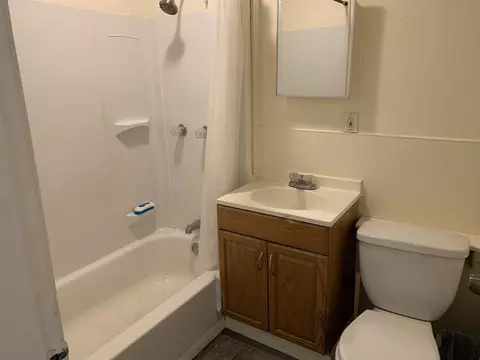 Bath - 4 Mott St, Worcester, MA 01604 photo 1 of 2