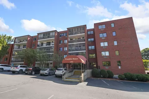 180 Green St #411, Melrose, MA 02176