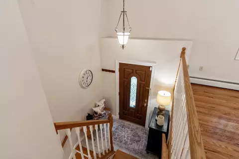 Entry Way - 17 Teddy Rd, Worcester, MA 01603 photo 2 of 4