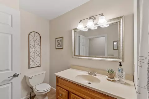 Bath - 17 Teddy Rd, Worcester, MA 01603 photo 3 of 4