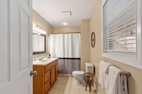 Bath - 17 Teddy Rd, Worcester, MA 01603 photo 1 of 4
