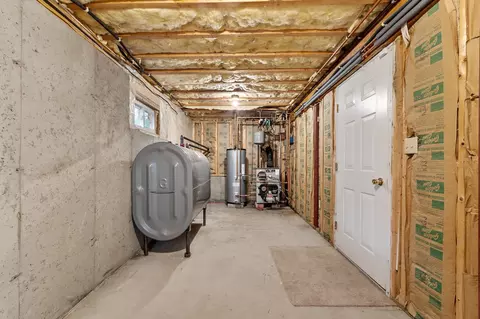 Entry Way - 17 Teddy Rd, Worcester, MA 01603 photo 4 of 4