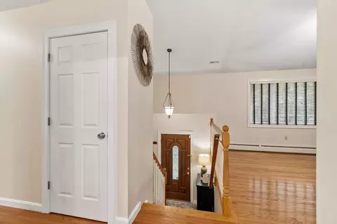 Entry Way - 17 Teddy Rd, Worcester, MA 01603 photo 1 of 4