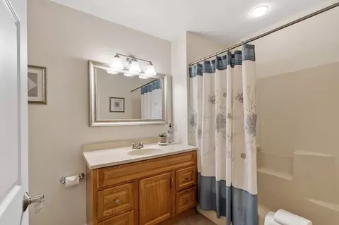Bath - 17 Teddy Rd, Worcester, MA 01603 photo 2 of 4