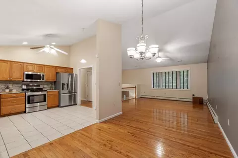 Living - 17 Teddy Rd, Worcester, MA 01603 photo 5 of 6
