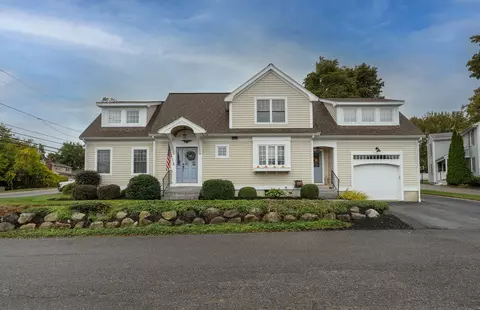 210 Market St, Amesbury, MA 01913