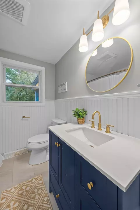 Bath - 7 Edith Rd, Hudson, MA 01749 photo 2 of 4