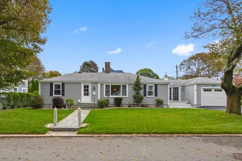 2 Smith Rd, Rockport, MA 01966