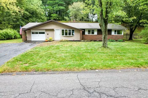 29 Eisenhower Rd, Framingham, MA 01701