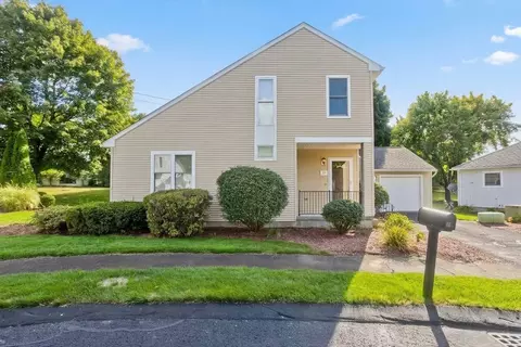 27 Curry Ln #27, Chicopee, MA 01022