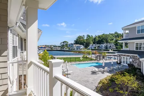 124 Elm St #202, Cohasset, MA 02025