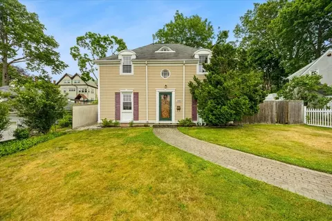 749 High St, Fall River, MA 02720