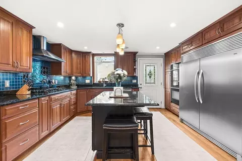 Kitchen - 15 Millbrook Rd, Beverly, MA 01915 photo 4 of 6