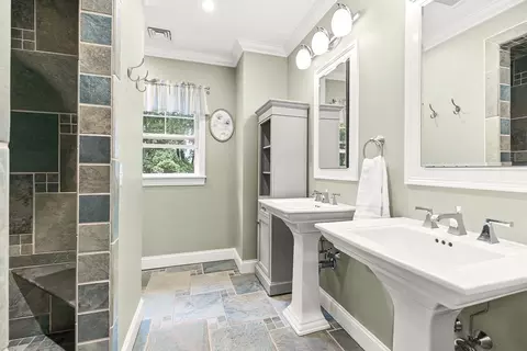 Bath - 15 Millbrook Rd, Beverly, MA 01915 photo 2 of 3