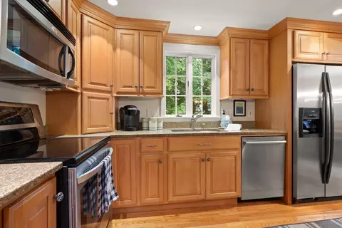 Kitchen - 70 Longview Rd, Reading, MA 01867 photo 3 of 3