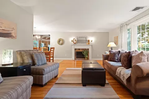 Living - 70 Longview Rd, Reading, MA 01867 photo 2 of 8