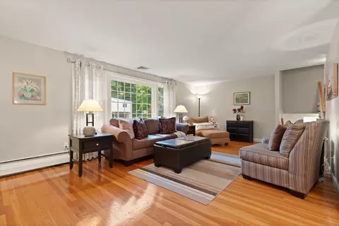 Living - 70 Longview Rd, Reading, MA 01867 photo 3 of 8