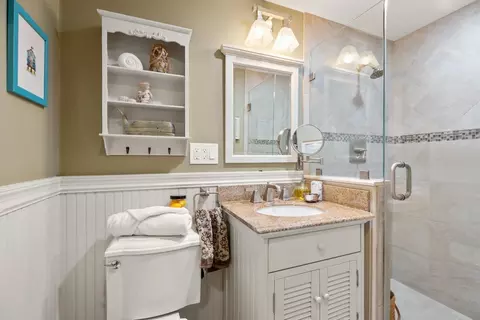 Bath - 70 Longview Rd, Reading, MA 01867 photo 2 of 3