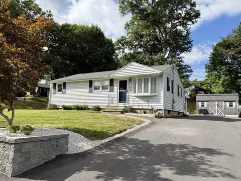 82 Walnut St, Oxford, MA 01540