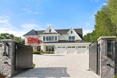 15 Vinson Cir, Winchester, MA 01890