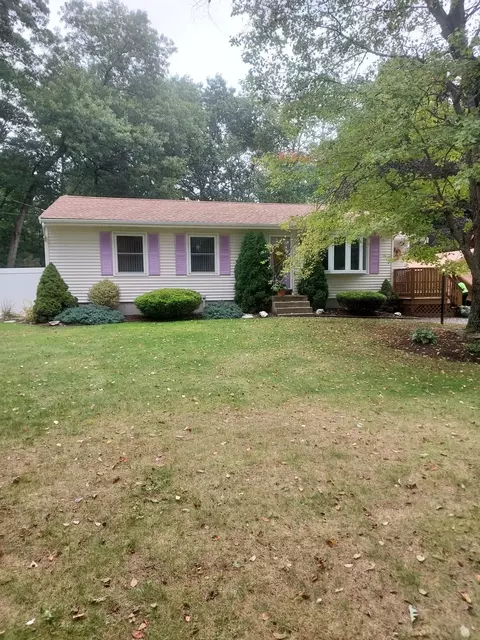 25 Holloway St, Berkley, MA 02779