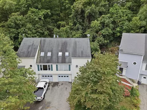 11 Jonathan Cir, Worcester, MA 01604