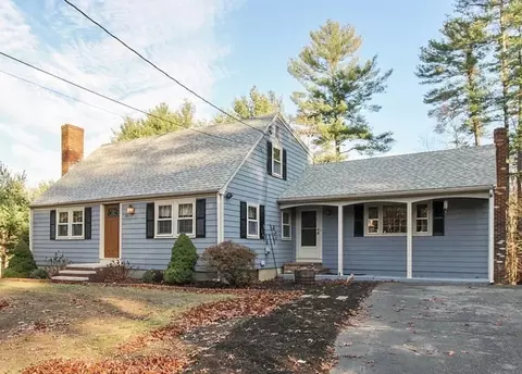 211 Cross St, Hanson, MA 02341