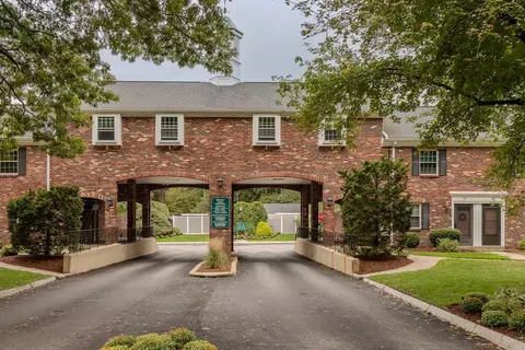 106 Windsor Dr #106, Framingham, MA 01701