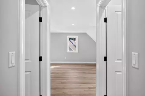 Entry Way - 9 Estrella Ln, Teaticket, MA 02536 photo 3 of 3