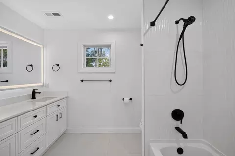 Bath - 9 Estrella Ln, Teaticket, MA 02536 photo 5 of 6