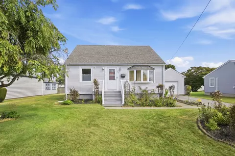 136 Durfee Rd, Tiverton, RI 02878