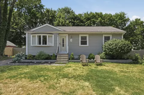 3 Carol Ln, Medway, MA 02053
