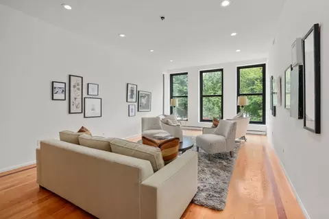 160 Commonwealth Ave #218, Boston, MA 02116