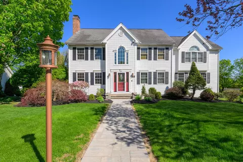 49 Fieldstone Dr, Gardner, MA 01440