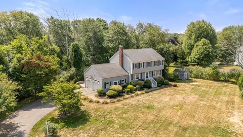 26 Waterview Dr, Medway, MA 02053