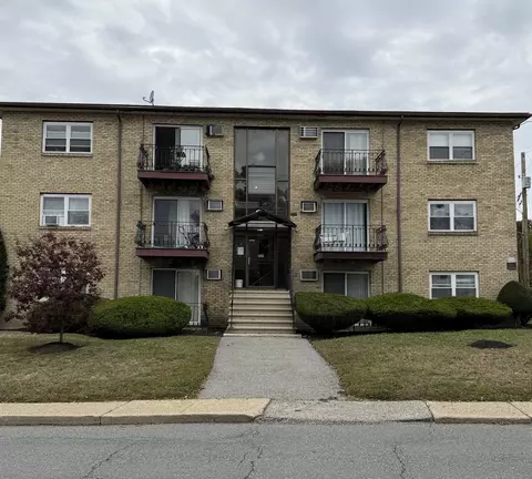 81 High St #4, Amesbury, MA 01913
