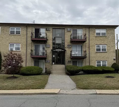 81 High St #4, Amesbury, MA 01913