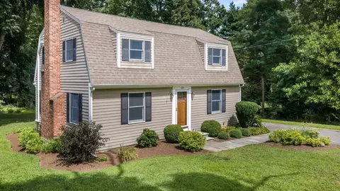 135 Linebrook Rd, Ipswich, MA 01938