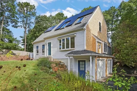 9 Beachwood Dr, Bourne, MA 02532