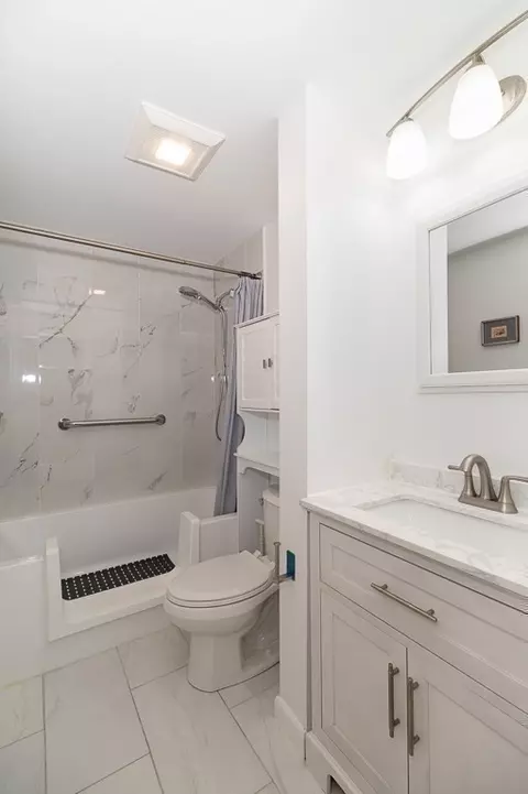 Bath - 19 Atlantic Rd #12T, Gloucester, MA 01930 photo 1 of 1