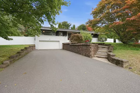 10 Circle Dr, Wilbraham, MA 01095