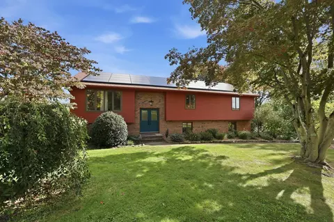 36 Goldenview Dr, West Springfield, MA 01089