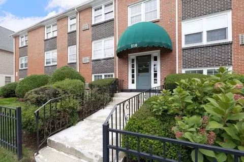 Exterior - 210 Hillside Ave #32, Needham, MA 02494 photo 4 of 5