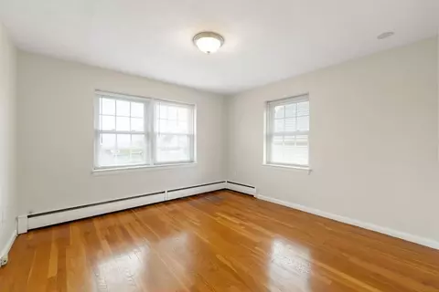 Bedroom - 210 Hillside Ave #32, Needham, MA 02494 photo 3 of 5