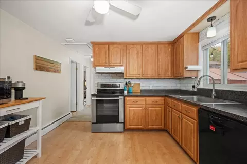 Kitchen - 58 Putnam Hill Rd, Sutton, MA 01590 photo 1 of 2