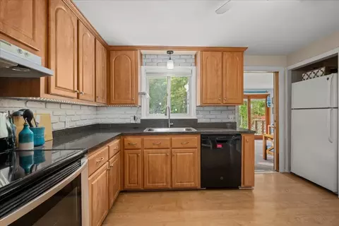 Kitchen - 58 Putnam Hill Rd, Sutton, MA 01590 photo 2 of 2