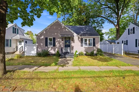 Exterior - 127 Shawmut St, Springfield, MA 01108 photo 2 of 6