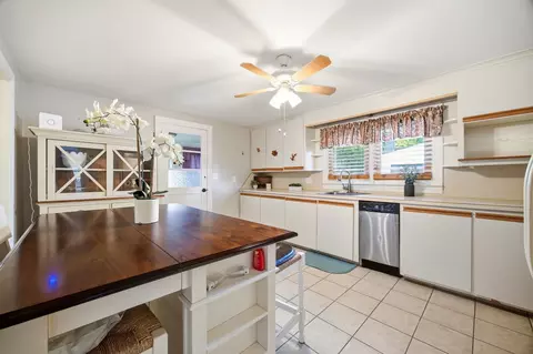 Kitchen - 127 Shawmut St, Springfield, MA 01108 photo 4 of 4