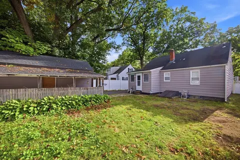 Exterior - 127 Shawmut St, Springfield, MA 01108 photo 4 of 6